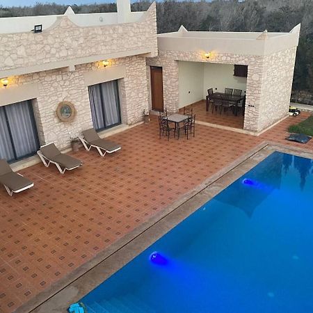 Villa Laarich As-Sawíra Exteriér fotografie