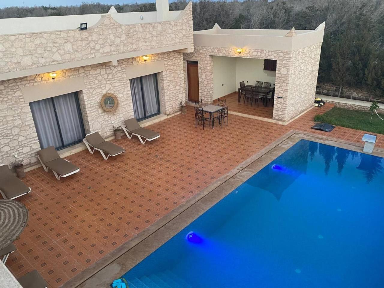 Villa Laarich As-Sawíra Exteriér fotografie