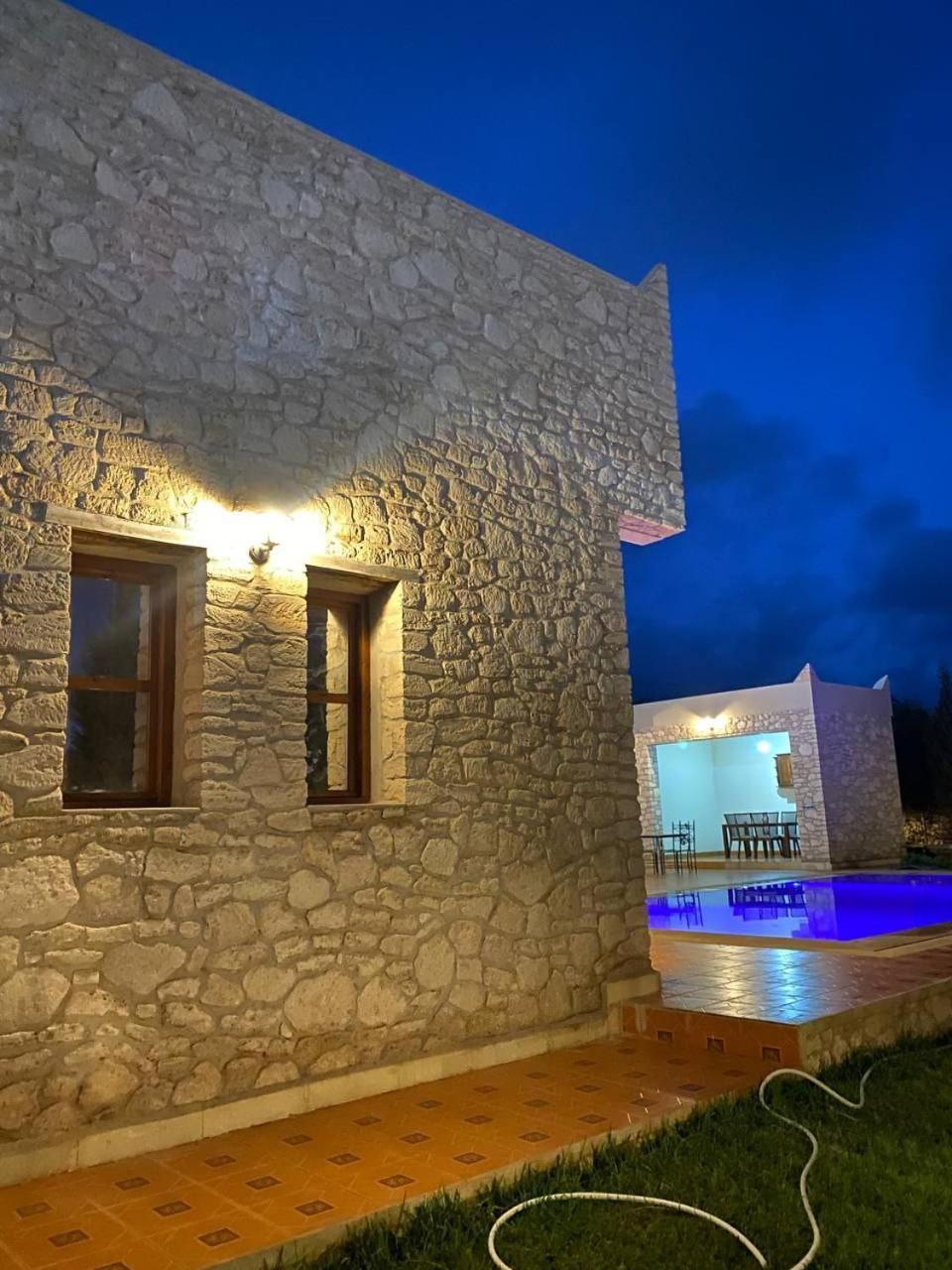 Villa Laarich As-Sawíra Exteriér fotografie