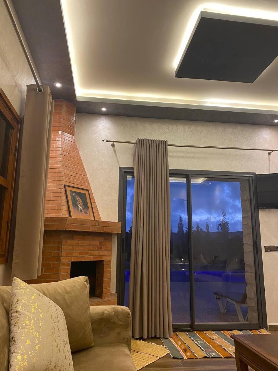 Villa Laarich As-Sawíra Exteriér fotografie
