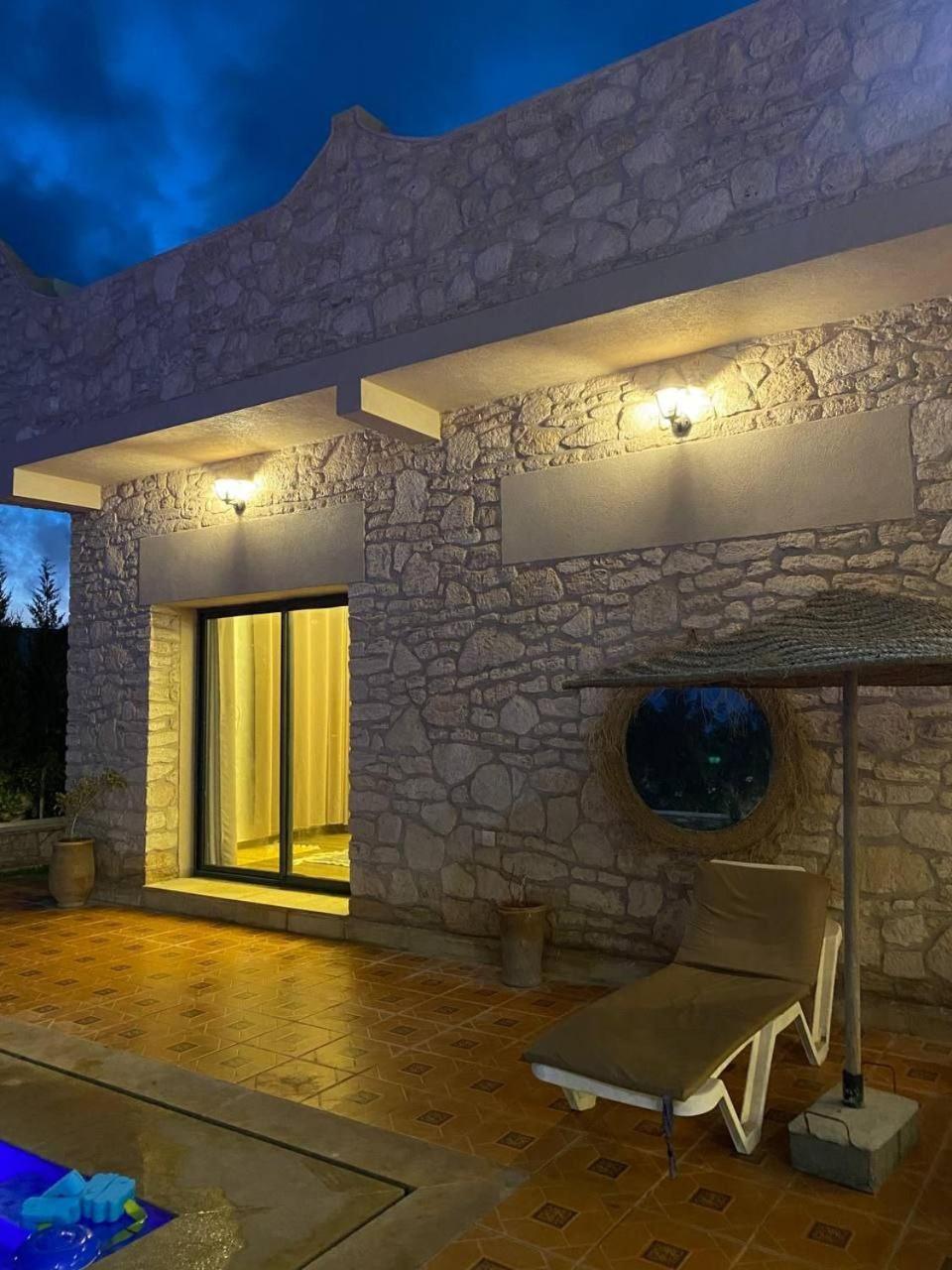 Villa Laarich As-Sawíra Exteriér fotografie