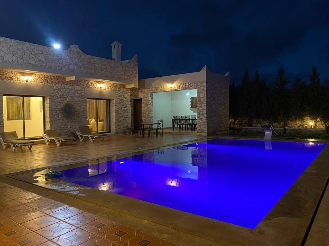 Villa Laarich As-Sawíra Exteriér fotografie