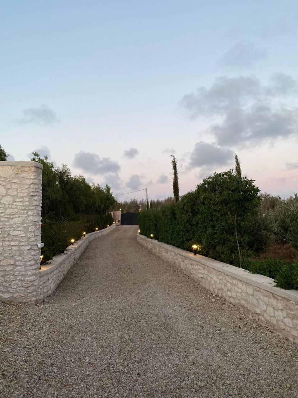 Villa Laarich As-Sawíra Exteriér fotografie