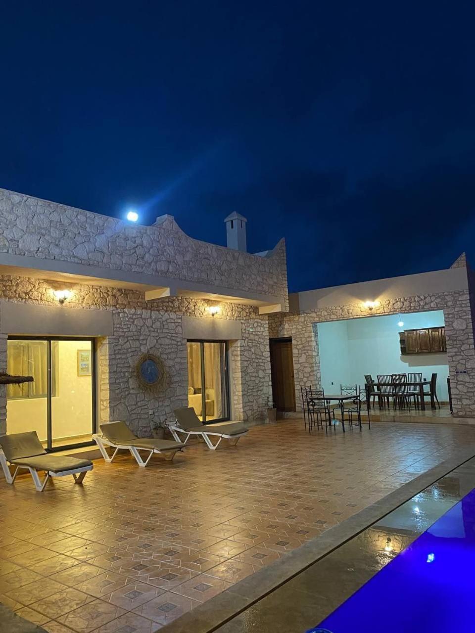Villa Laarich As-Sawíra Exteriér fotografie